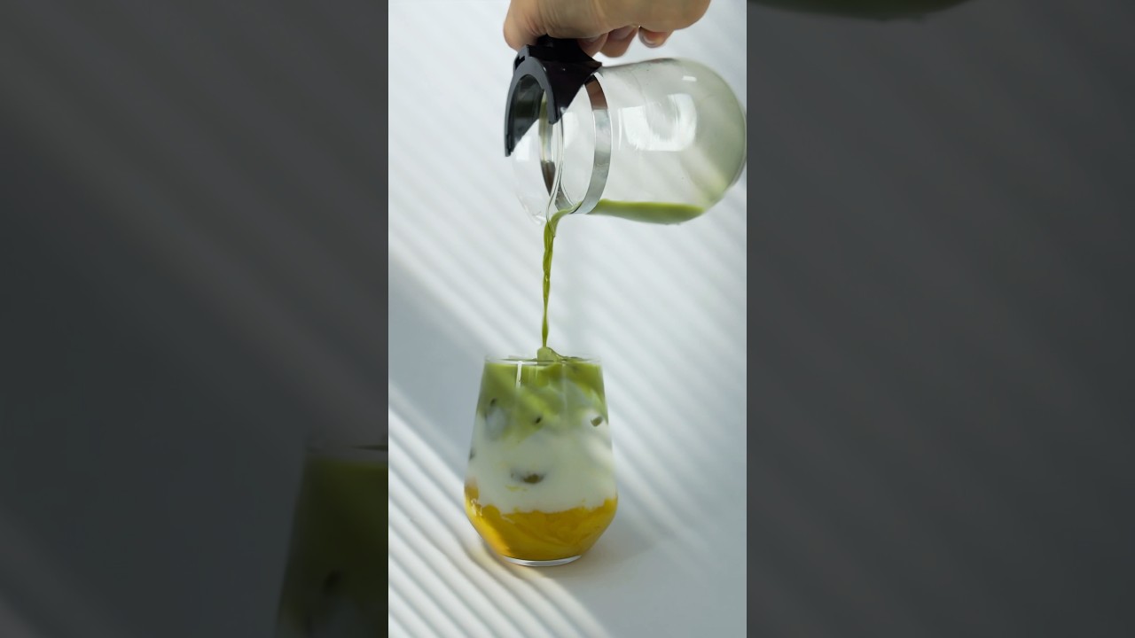 Холодный матча латте с манго 