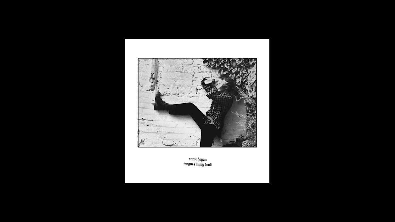 Annie Hogan - Safe Hands auf YouTube ansehen Annie Hogan - Safe Hands auf YouTube ansehen