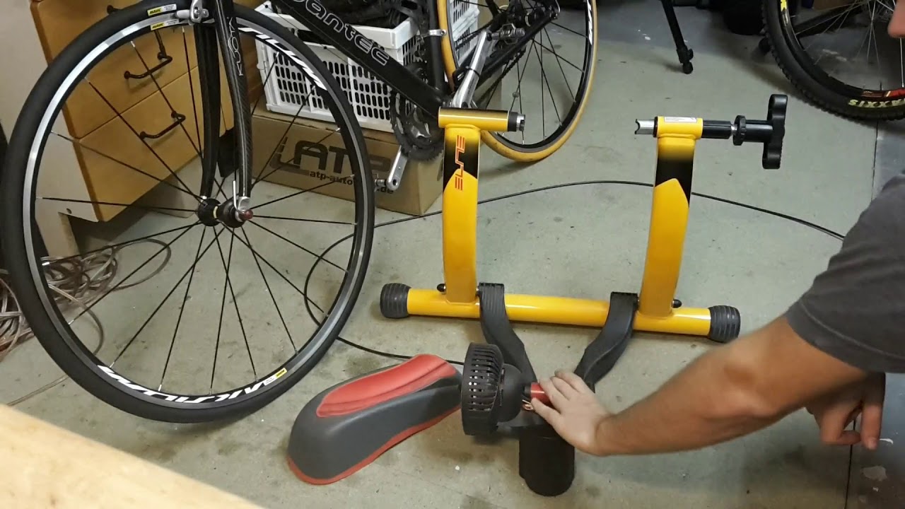 Tutorial: Fahrrad in Rollentrainer einbauen (Beispiel an einem Rennrad) 