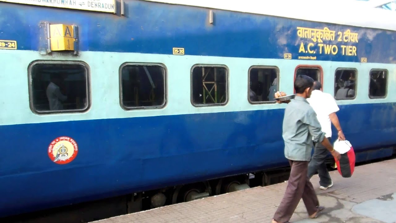 12369 Howrah Haridwar Kumbha Express at Asansol Junction - YouTube