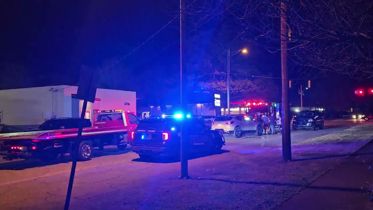 Head on fender Bender bad wreck Do believe no one was hurt when I got there everybod