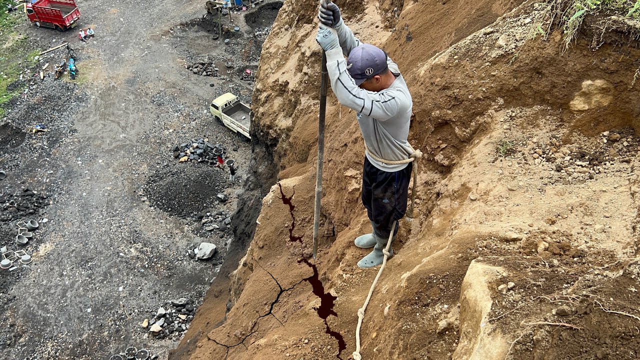 Throwing soil from the top cliff