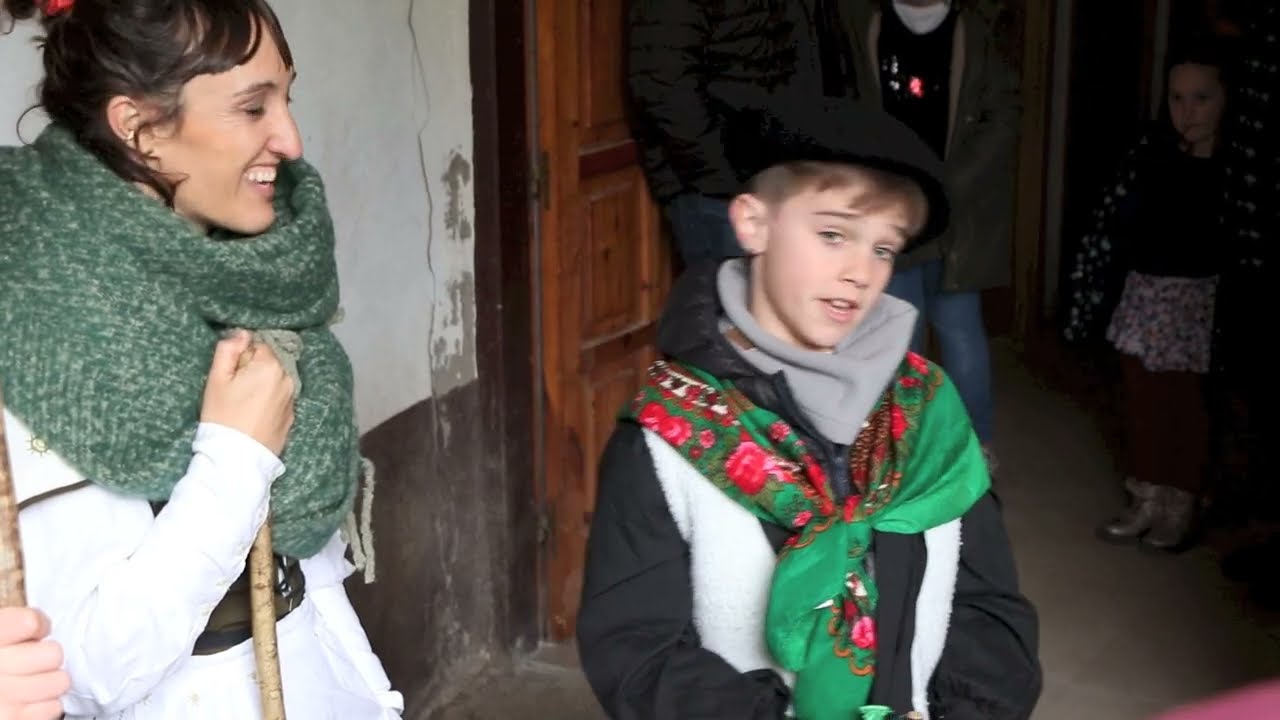 Santa eskean, familien taldearekin