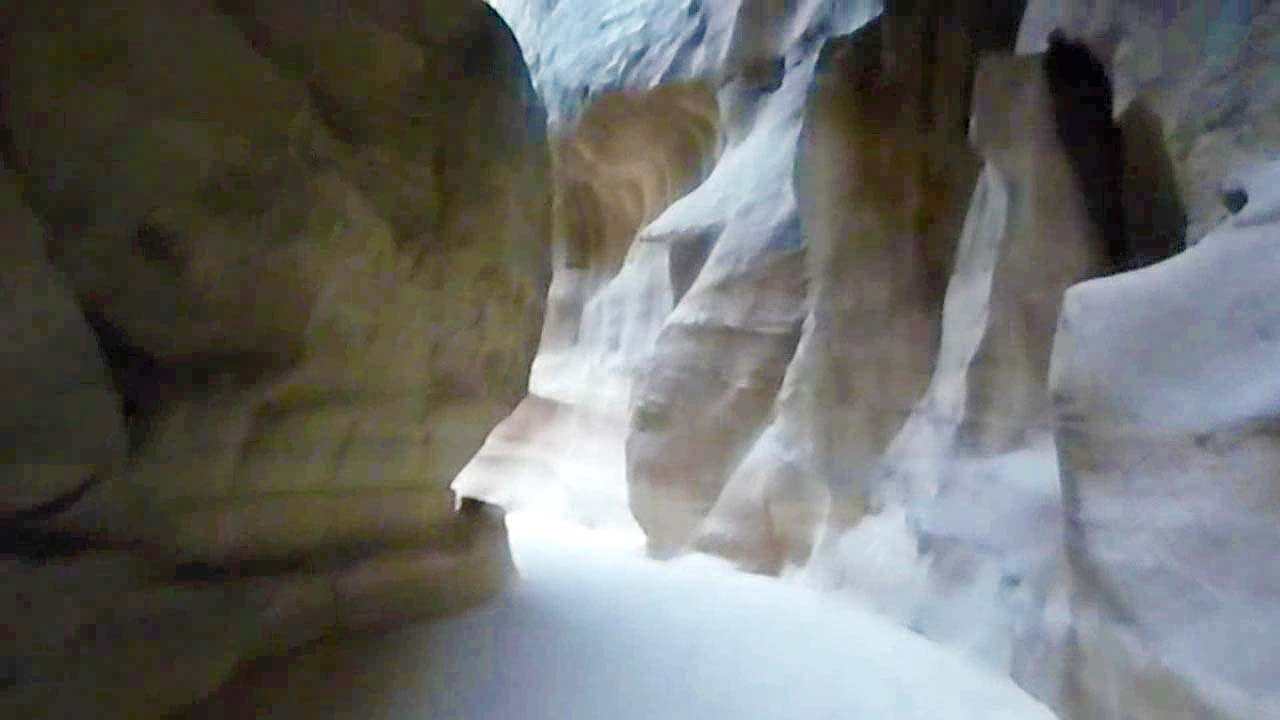 Petra Siq: Stunning walk (no tourists)