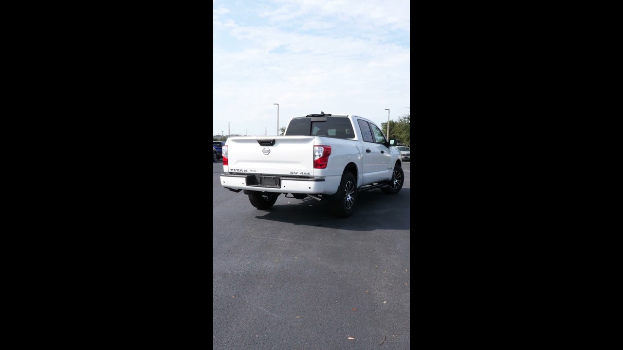 2023 Nissan Titan SV Universal