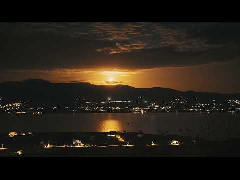 Timelapse as the Moon Rises