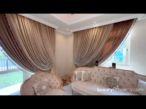 Home with Large Garden and Lake View