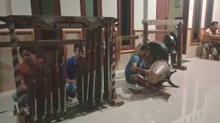 Latihan angklung sinar muda_ijo ijo