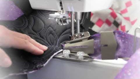 Binding with the Pfaff binder by Paula  making a Handi Quilter bag