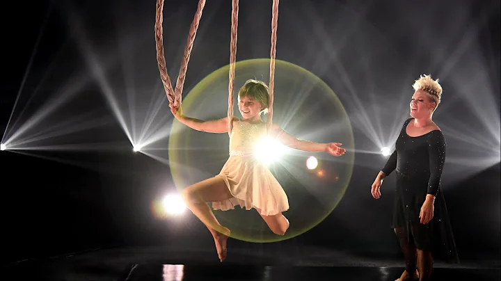 Pink & her daughter Willow Sage Hart Full Live Per...