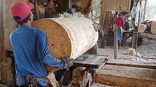Bulat , lurus dan lembut... Menggergaji kayu Pulai tanpa kulit