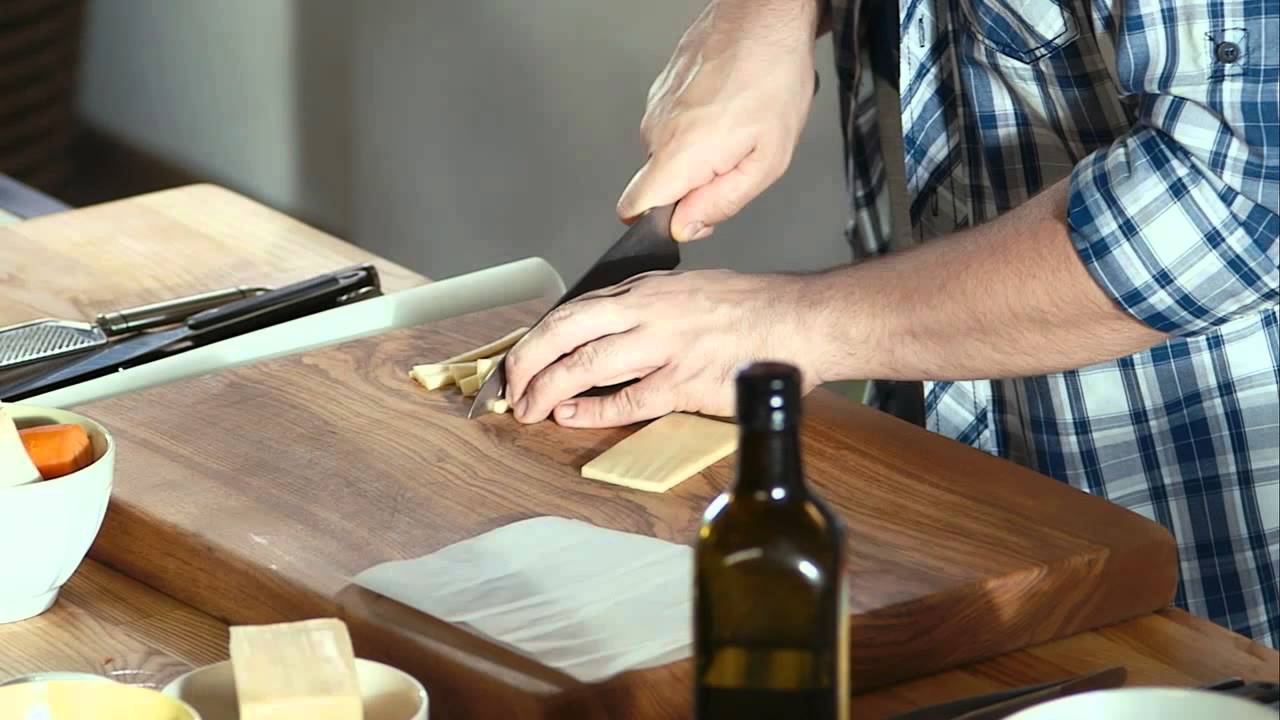 Széll Tamás - Bolognai tagliatelle sajtchipsszel és bazsalikommal