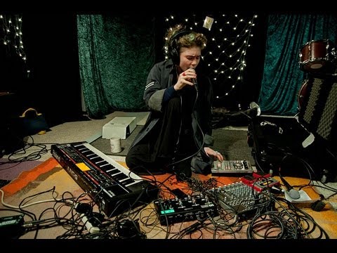 Grimes - Be A Body (Live on KEXP)