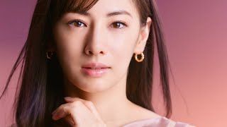 北川景子、美しいスリット入りとろみワンピでコラーゲンに包まれる／出演「ALFE beauty」新CM+メイキング+インタビュー