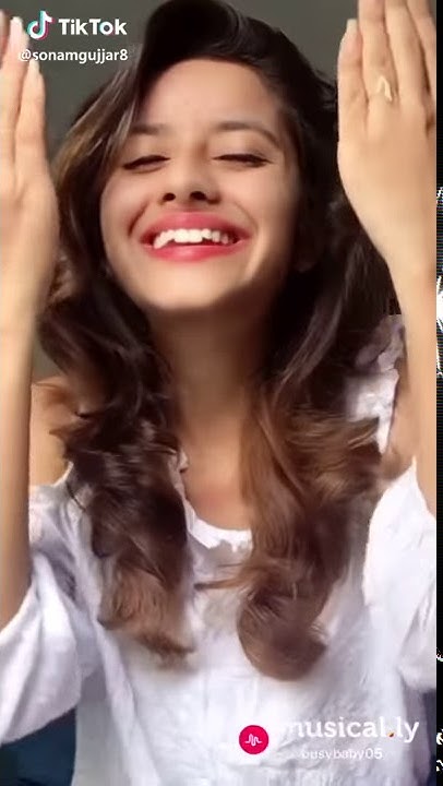 pehle-toh-nahi-hoti-thi-yeh-pyar-ki-baatein-hairaan-hoon-main-sone-ke