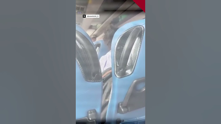 Španielska polícia na letisku vo Valencii vyviedla z lietadla do Paríža asi päťdesiat tínedžerov