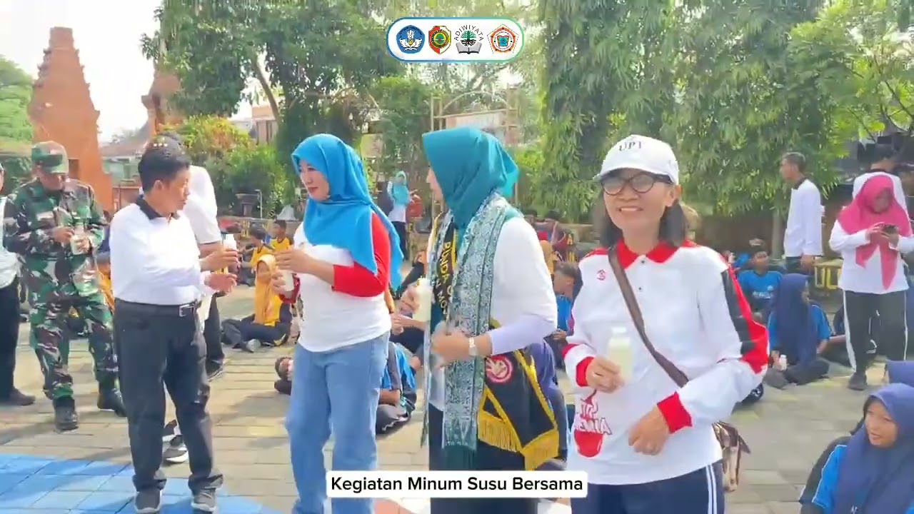 Kegiatan SUJU (Susu Jumat) SMPN 1 Pungging Bersama Ibu Bupati Kabupaten Mojokerto