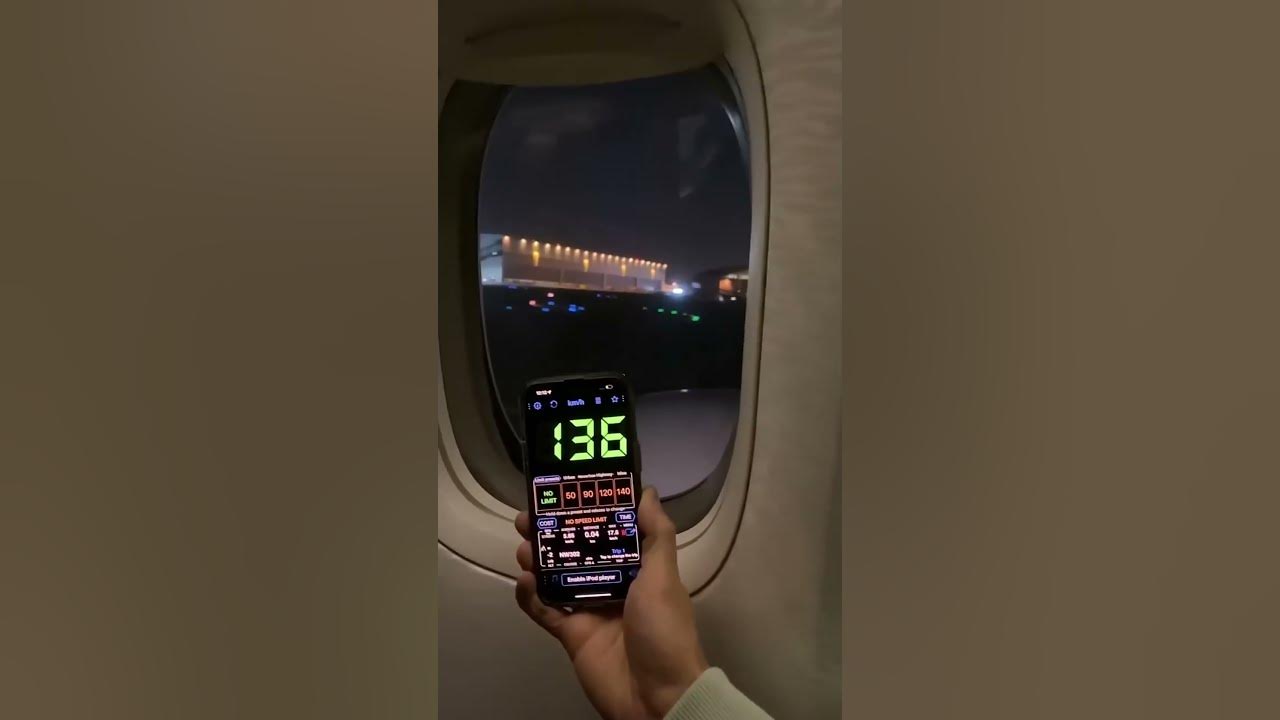 Orang ini iseng mengukur kecepatan pesawat saat take off 🤯 #shorts #viral