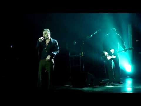 Morrissey - Teenage Dad On His Estate (Paris, 12 N...