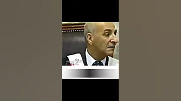 تأثر وبكاء صدام حسين من شعر المراه في المحكمه لحظة مؤثره جدا تصميم صدام حسين حزين جدا 