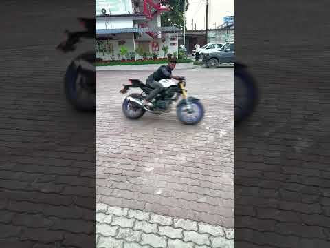 Mera chutiya dost 😂😂free bike uski gand marte hue #views #trending #rider #bike #stunt