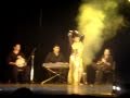 Fadhila nur   interpretando  baladi junto a la orquesta burkan