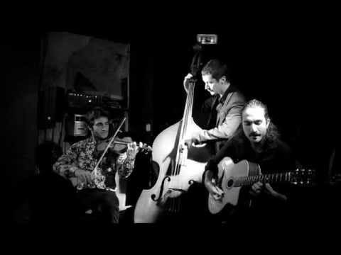 Clair de Lune Trio - 'Hora ca la Craiova"