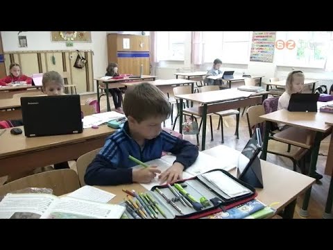 Videó: Egyszerű Forgatókönyv Március 8-ra Az Iskolában