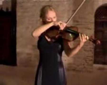 Anna Serova tocando "Capricho para Viola" de Henry Vieuxtemp