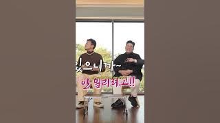 Taehyung teasing JYP in a cute way 🤣😂 #bts #v #taehyung #JYP #taekookzone #kpop