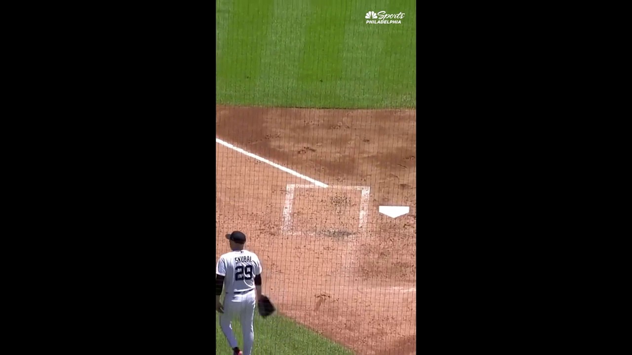 Kyle Schwarber's RBI singles gives the Phillies an early lead against the Tigers