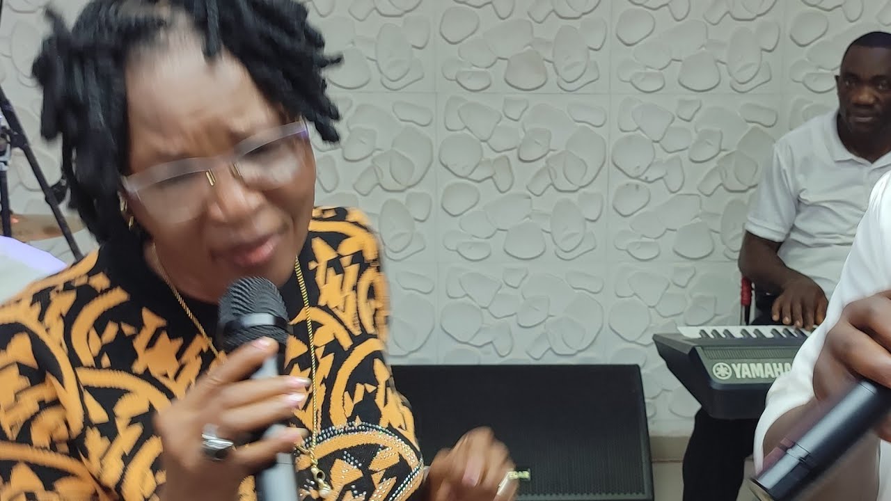 Sis Rose Mary Chukwu LIVE ministration at Simetone Theater Studio int'l