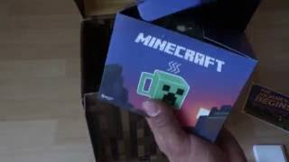 WORLD FIRST MINECHEST UNBOXING [CH] - THE OFFICIAL MINECRAFT MONTHLY CHEST [MAI 2016]