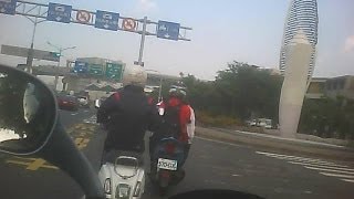 20130424-0757 騎士222-MBM地上橘黃色的大字禁行機車的字沒看到嗎？