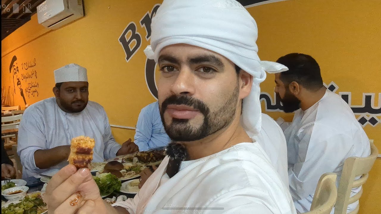 جولة اكل المطاعم في سلطنة عمان في ولاية صحار اكل فاخر 🤩 اطيب فطور مقابيل البحر عراقي في🇴🇲