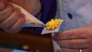 How to Make Buttercream Flowers and Borders with Petal and Leaf Tips  | Global Sugar Art