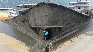 Barge unloading. | Satisfying VIdeo