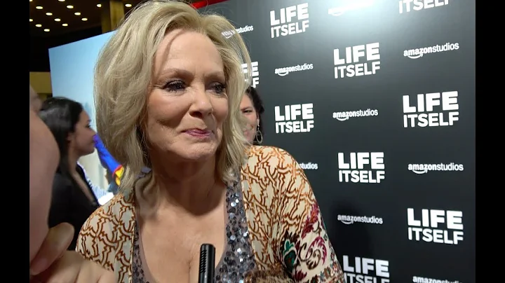 🍭 Jean Smart gets emotional when talking about Life Itself