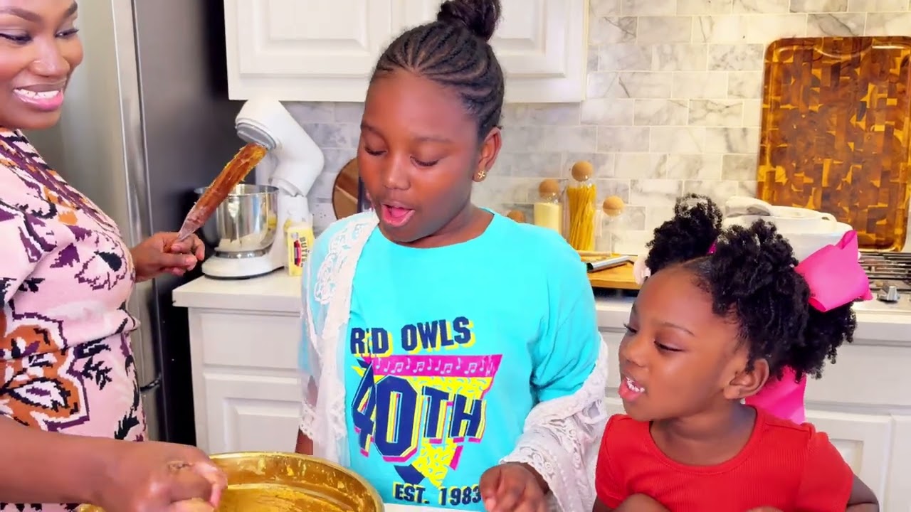 Making dinner for my family of 9: Easy homemade Pizza, crispy chicken balls, garlic knots