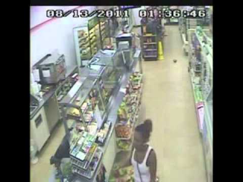 Flash Robbing This Is How 28 Flash Mobbers Rob a 7-Eleven In Under a Minute