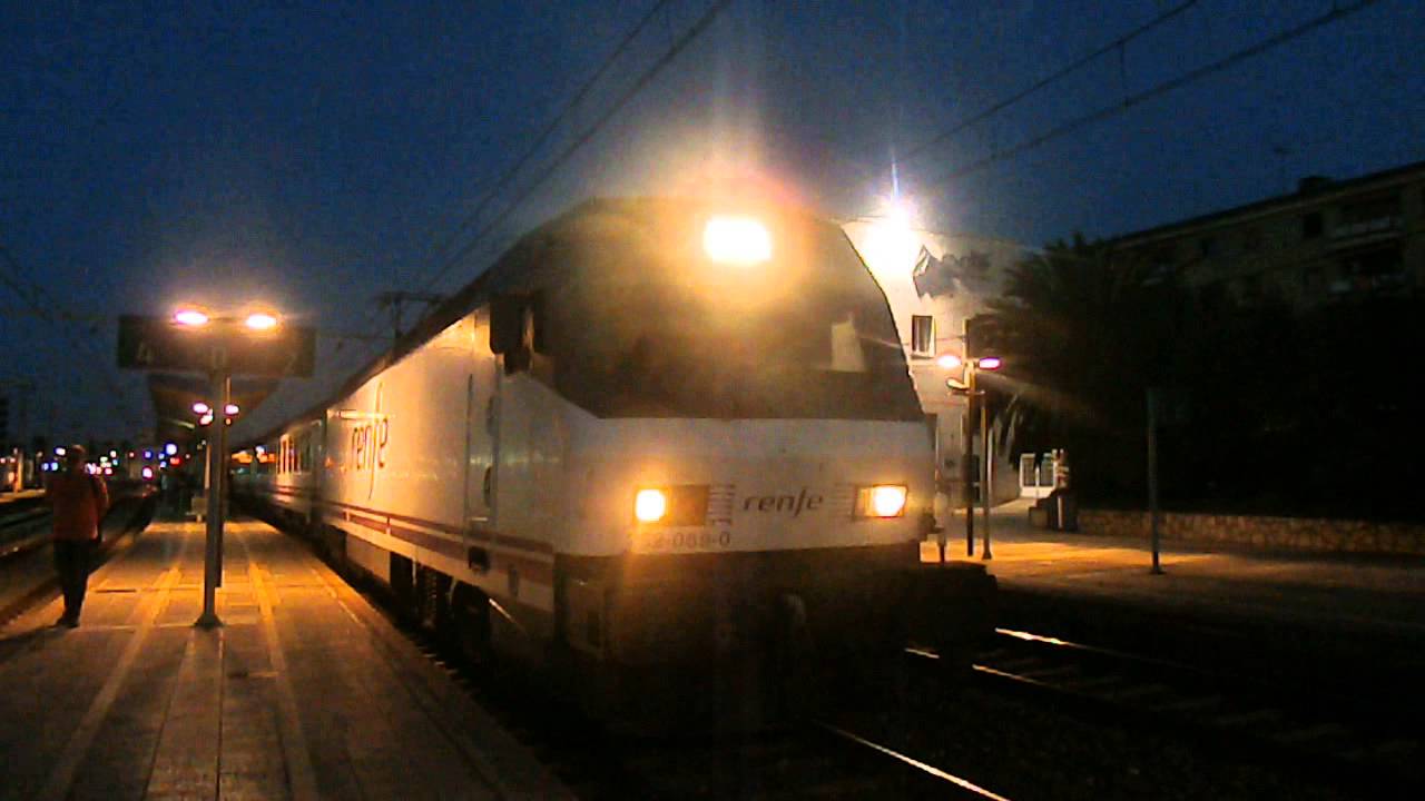 Renfe estrella costa brava saliendo de Tarragona