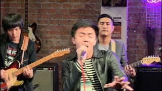 Under Cover of Darkness - Hit The Road cover The Strokes @Junk House