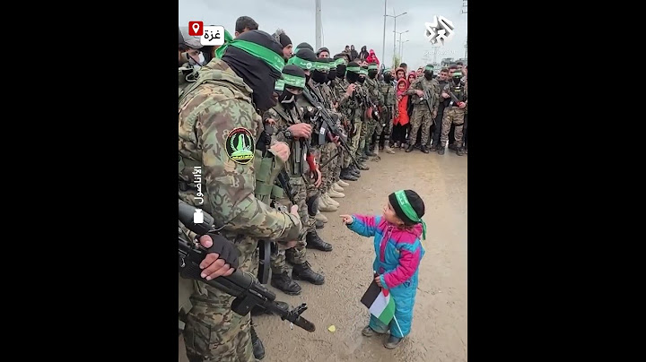 حاملة علم فلسطين.. طفلة غزية تحيي مقاتلي كتائب القسام