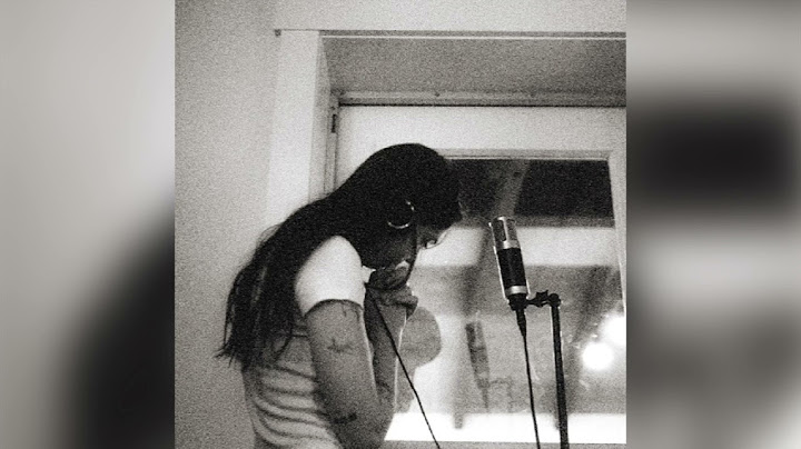 Lizzy McAlpine - Pushing It Down And Praying