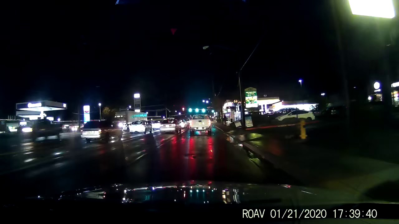 Tow truck runs red light - YouTube
