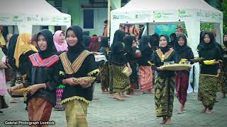 Jajanan dan Kerajinan Tangan Khas Lombok. Jajanan dan Kerajinan Tangan Khas Lombok.