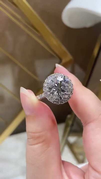 A 5-carat laboratory-grown diamond, an eternal classic #jewelry #diamond #gemsnjewellery