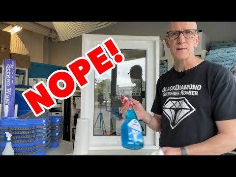 Video: Hoe ramen streeploos te wassen zonder er veel tijd en moeite aan te besteden