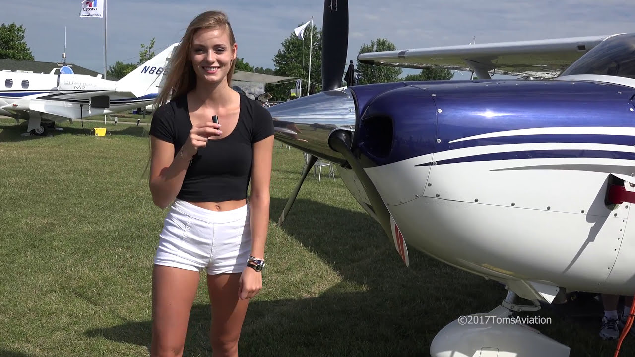 2017 Warbird Pinup Girls - A Warbird Calender with Stunning Images = AirVenture