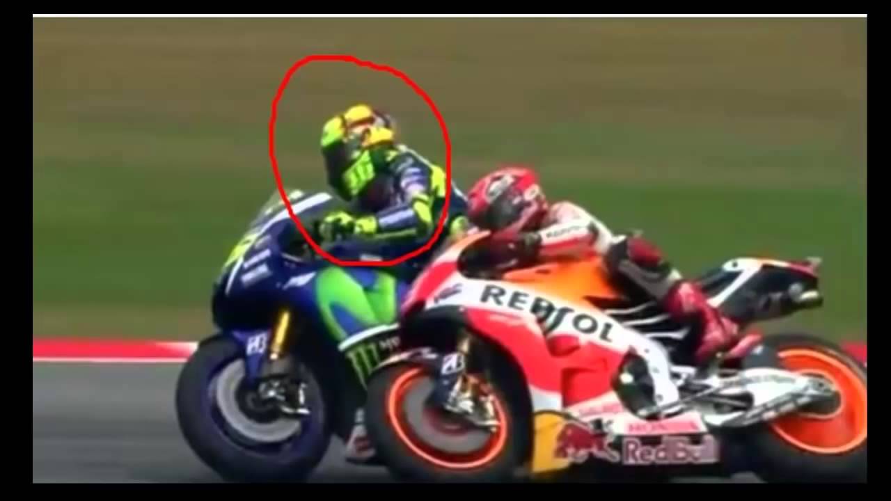 Momen GOKIL Saat VALENTINO ROSSI TENDANG Marquez Di Sepang MotoGP